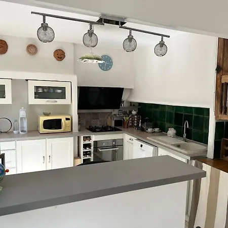 Tatil Evi Maisonnette Avec Parking Et Jacuzzi Nîmes