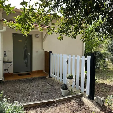 Maisonnette Avec Parking Et Jacuzzi Νιμ