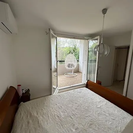 Maisonnette Avec Parking Et Jacuzzi Nîmes