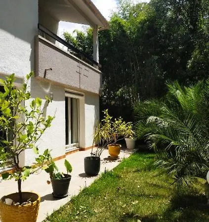 Maisonnette Avec Parking Et Jacuzzi Σπίτι διακοπών
